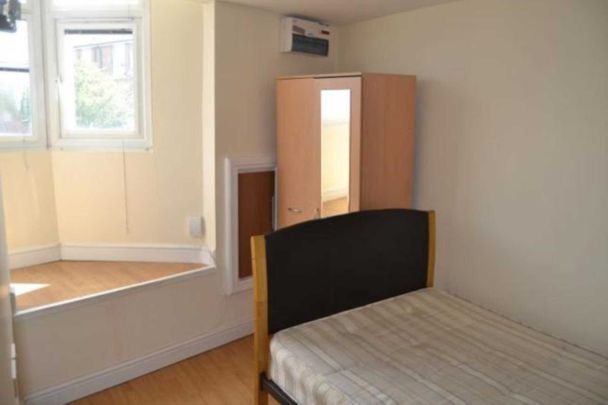 Price £1,450 pcm - Available Now - Furnished - Photo 1