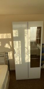 Light-Filled Double Room for Rent – Great Transport Links – Warren Road London - Photo 4