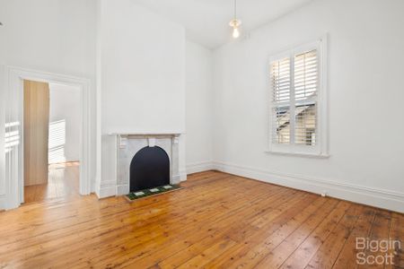 Victorian charmer in an old mansion in St Kilda’s best treelined location. - Photo 4
