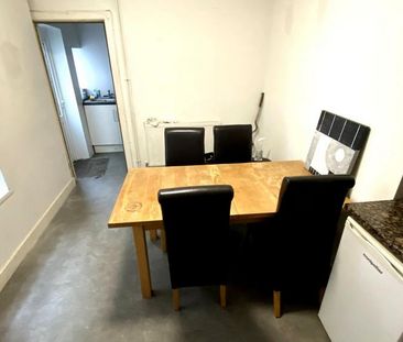 4 bedroom terraced house to rent - Photo 2