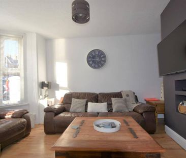 4 bedroom terraced house to rent - Photo 1