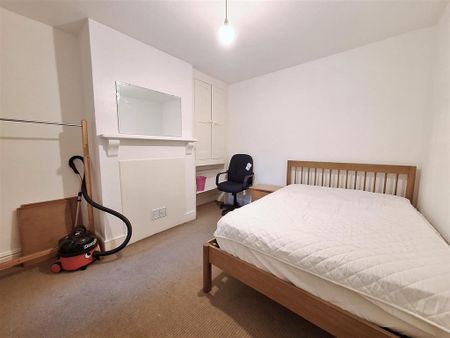 4 bedroom terraced house to rent - Photo 3