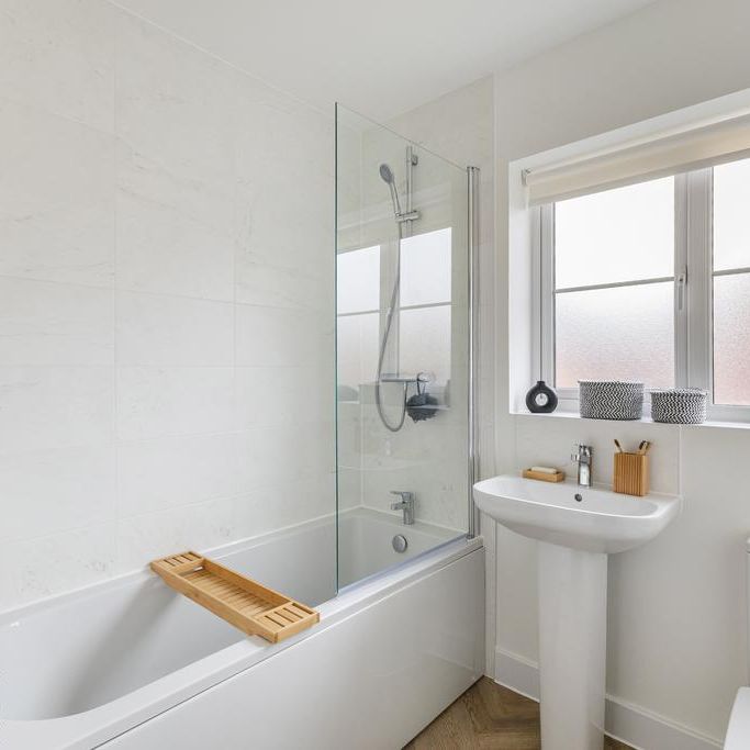 4 bedroom semi-detached house to rent - Photo 1