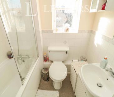 3 bedroom house to rent Wedgewood Drive, Harlow, CM17 - Photo 6