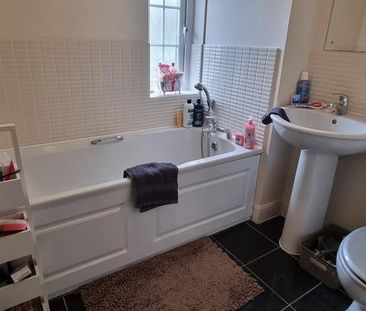 2 bedroom semi-detached house to rent - Photo 4