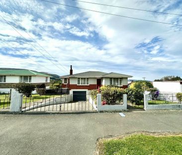 A tidy three bedroom home! - Photo 1