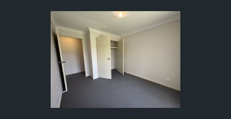 FOUR BEDROOM FAMILY HOME - GREAT LOCATION - Photo 3