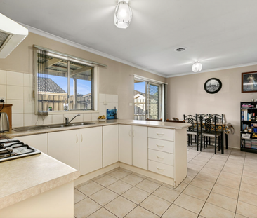 Easy Living in a Central Altona Meadows Location - Photo 5
