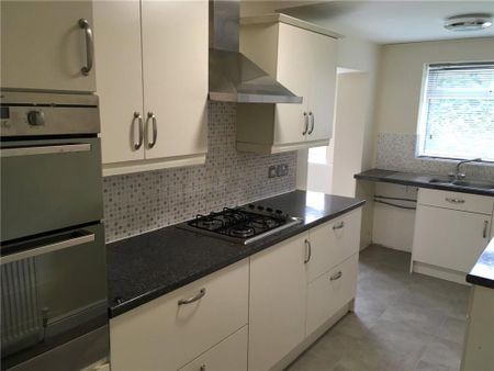 5 bedroom semi-detached house to rent - Photo 2