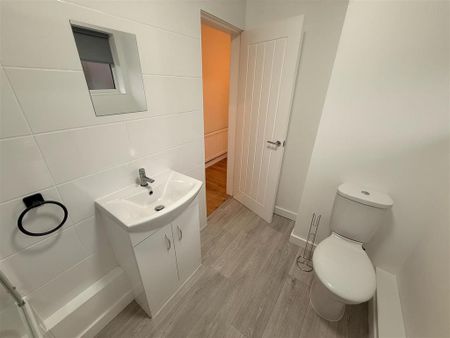 2 bedroom end of terrace house to rent - Photo 4