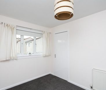 2 bedroom semi-detached house to rent - Photo 5