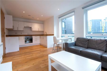 2 bedroom flat to rent - Photo 2