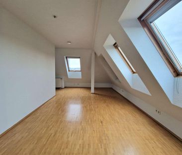 Exklusive Dachgeschoss-Maisonette Wohnung mit Kamin, EBK & Loggia - Photo 1