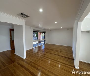 1 Neston Close, Wantirna VIC 3152 - Photo 2