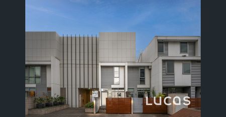 Waterfront City Lifestyle – Fully Furnished and Filled with Light - Photo 3