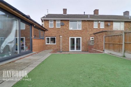 3 bedroom semi-detached house to rent - Photo 3