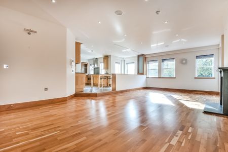 3 bedroom penthouse to rent - Photo 2