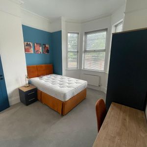 1 bedroom in a house share to rent - Photo 2