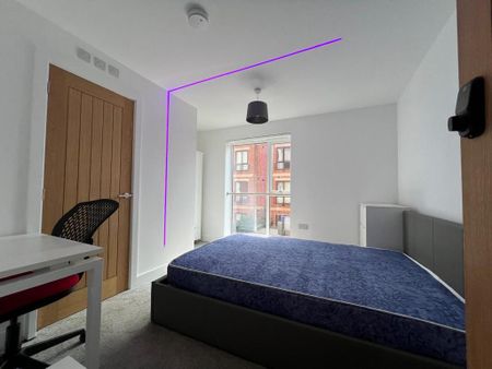 4 bedroom flat to rent - Photo 2