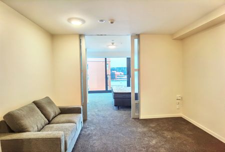 Popular Imperial Gardens apartment is waiting for new occupants! - Photo 3