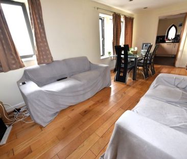 5 bedroom Flat in Flat 2, 49a Kirkstall Lane - Photo 2