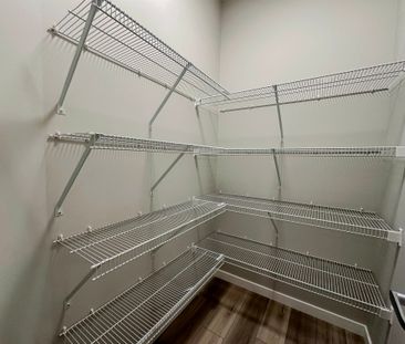 Modern 3 Bedroom Rental With Lake Access & Outdoor Living - Photo 3