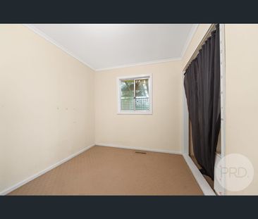 19 Chifley Cres, Kooringal, NSW 2650 - Photo 3