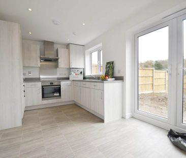3 bedroom semi-detached house to rent - Photo 4