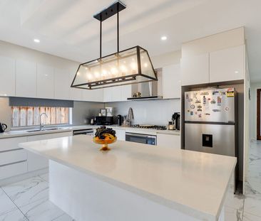 Modern Family Home - Photo 3