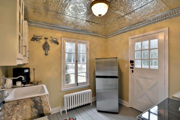 For Lease - 243 Shoreacres Road Unit# Cottage, Burlington, Ontario - Photo 1