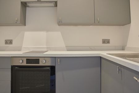 3 bedroom flat to rent - Photo 2