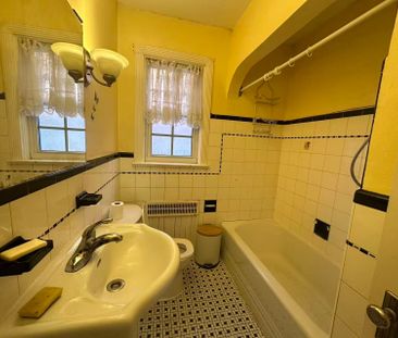 For Lease - 389 Lawrence Avenue, Toronto, Ontario - Photo 1