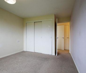 4 bedroom end of terrace house to rent - Photo 5
