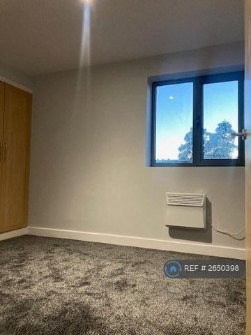 1 bedroom flat to rent - Photo 2