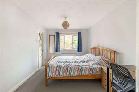 A well presented three bedroom home with garden and garage - Photo 5