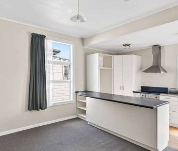 Best Street, Best Shops, Best School - Photo 5