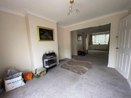 3 bedroom semi-detached house to rent - Photo 2