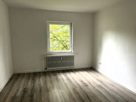 Kleine 3,5 Raum Wohnung mit Balkon im 2. Obergeschoss - Photo 4