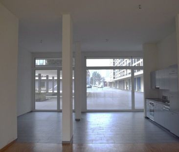 Ultra-modern living studio in loft style - Photo 1