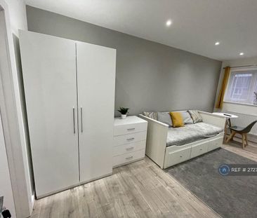 1 bedroom in a house share to rent - Photo 4