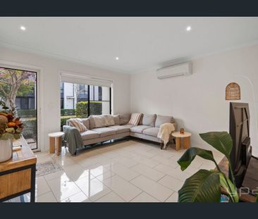 Modern 3 Bedroom Townhouse in the Heart of Pimpama - Photo 1