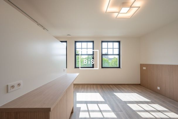 Prachtig afgewerkte hoekwoning, zeer rustig gelegen nabij het centrum - Photo 1