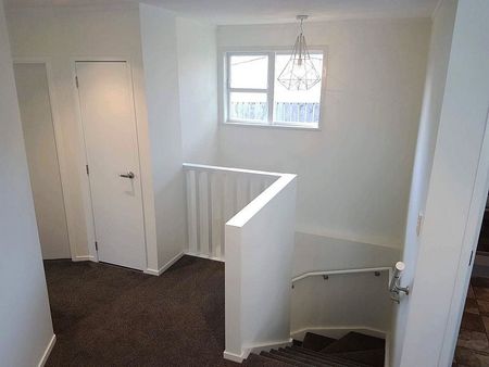 Charming 4BR Home in Birkdale - Photo 3