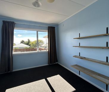 Beautiful Three Bedroom Home in Ferndale - Photo 3