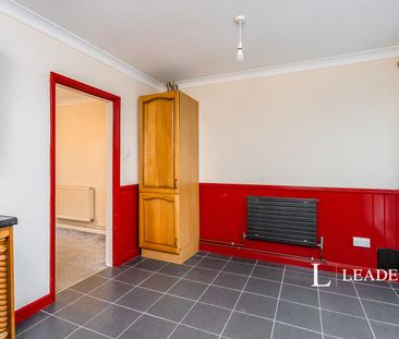 2 bedroom house to rent Hoblands, Haywards Heath, West Sussex, RH16 - Photo 4