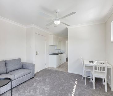 MODERN, FULLY FURNISHED, STUDIO APARTMENT - Photo 5
