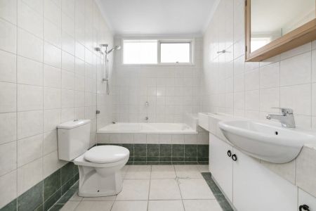 Elegance, Lifestyle & Location in a Premier Parkside Setting - Photo 5