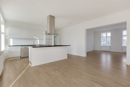 Stuelejlighed nær centrum med lille altan - Foto 3