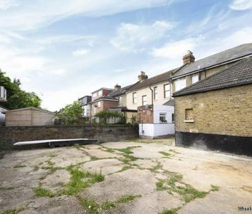 3 bedroom property to rent in Ilford - Photo 5