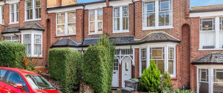 3 bedroom located on one of Muswell Hill's prime quiet residential roads - Photo 1